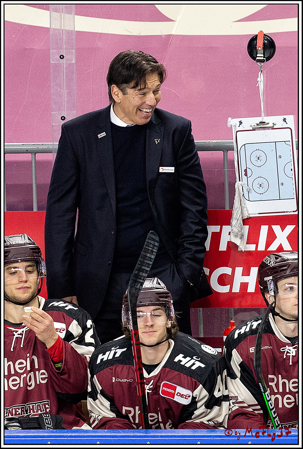 PENNY DEL;  Koelner Haie - Fischtown Pinguins Bremerhaven; Koeln, 12.02.2021